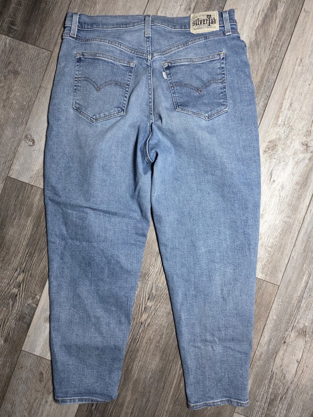 Levi's Silver Tab Women's High-waisted Mom Jeans Sz 32